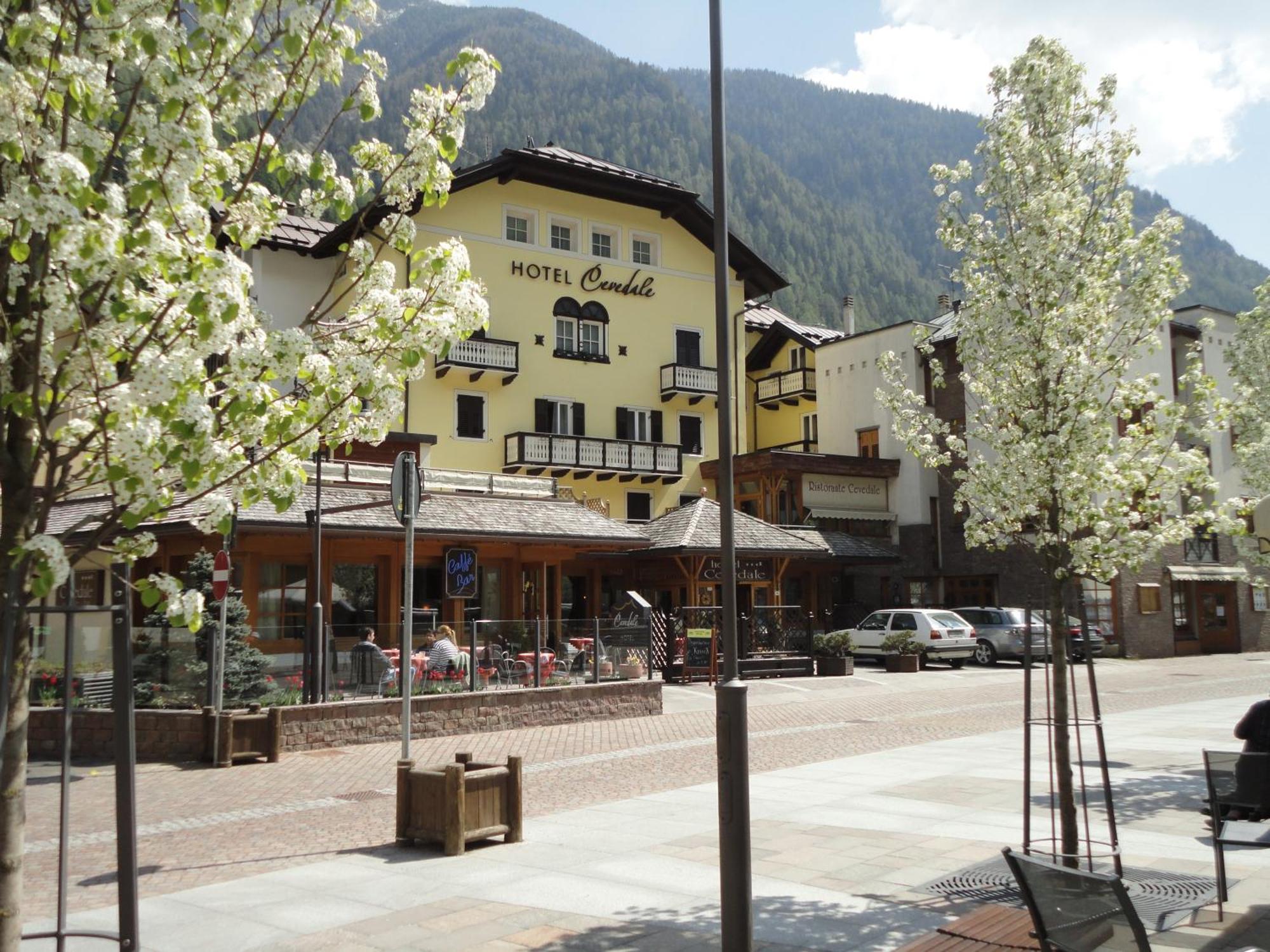 Hotel Cevedale Living Romance Hotel โกโกโล ภายนอก รูปภาพ