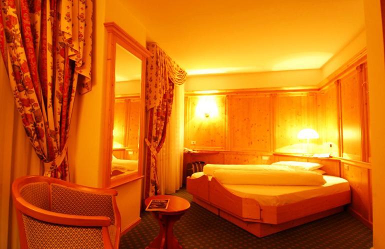 Hotel Cevedale Living Romance Hotel โกโกโล ห้อง รูปภาพ