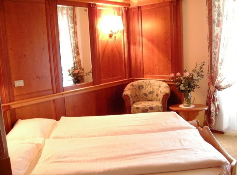 Hotel Cevedale Living Romance Hotel โกโกโล ห้อง รูปภาพ