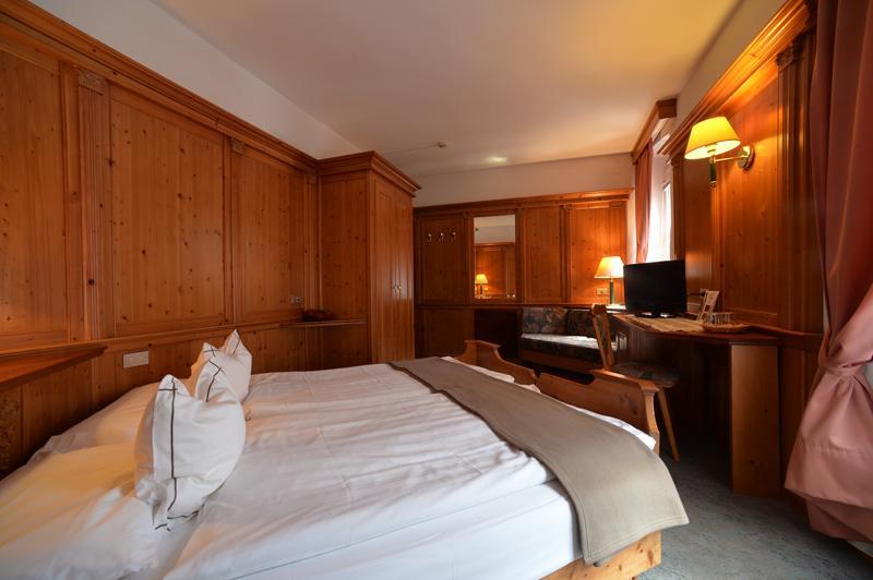 Hotel Cevedale Living Romance Hotel โกโกโล ภายนอก รูปภาพ