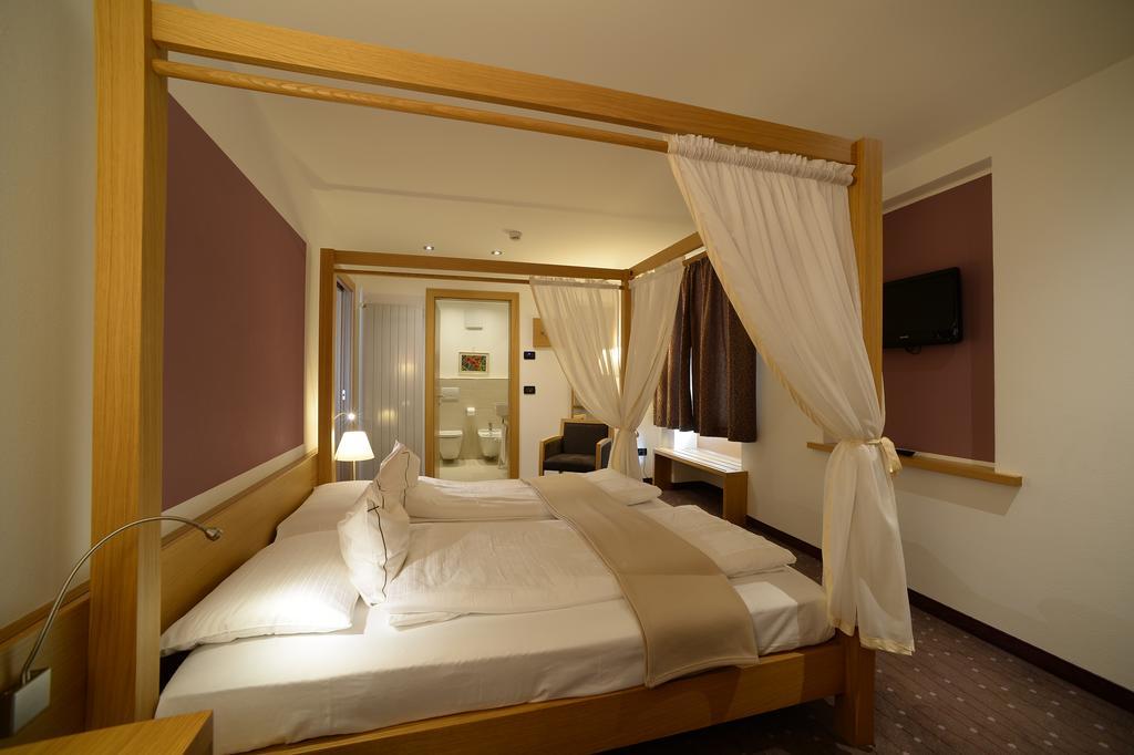 Hotel Cevedale Living Romance Hotel โกโกโล ภายนอก รูปภาพ