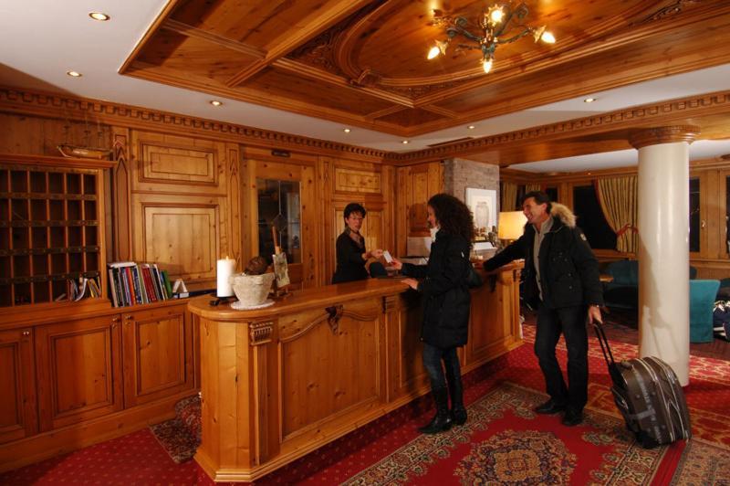 Hotel Cevedale Living Romance Hotel โกโกโล ภายนอก รูปภาพ