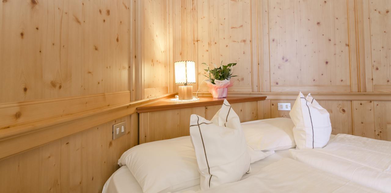 Hotel Cevedale Living Romance Hotel โกโกโล ภายนอก รูปภาพ