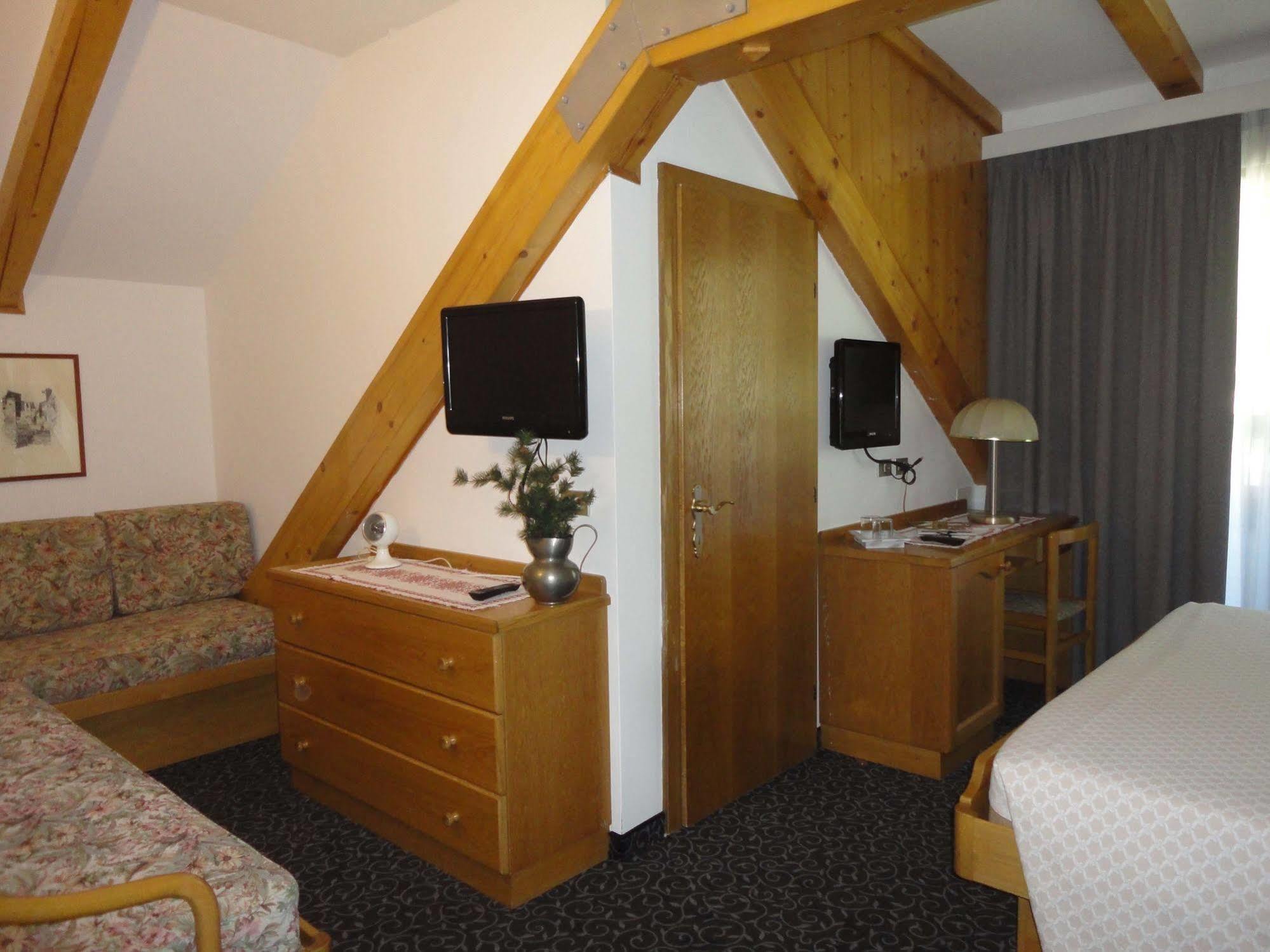 Hotel Cevedale Living Romance Hotel โกโกโล ภายนอก รูปภาพ